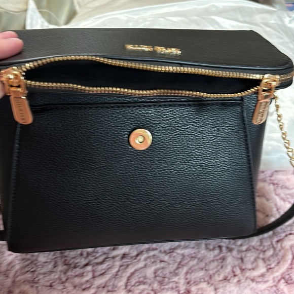 Ellen Tracy Crossbody - Picture 9 of 13